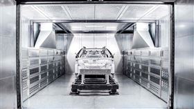 ▲Polestar 5採用黏合方式組合車體。（圖／翻攝Polestar網站）