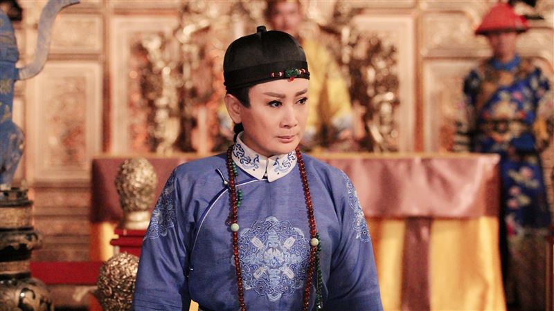 陳亞蘭賣光厝　手被鐵片刺傷噴血挨針