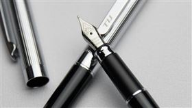 ▲TIJ於2016年首創以「鈦合金」材質製筆，在台灣嘖嘖募資近350萬元。（圖／TIJ提供）