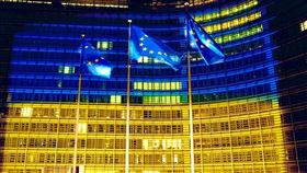 （圖／翻攝自推特 @vonderleyen）歐盟執行委員會主席范德賴恩官方推特　
歐盟，旗幟，歐盟徽旗