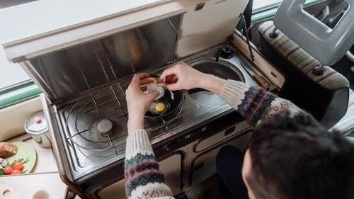月底只剩泡麵、豆腐！他巧變法式餐點