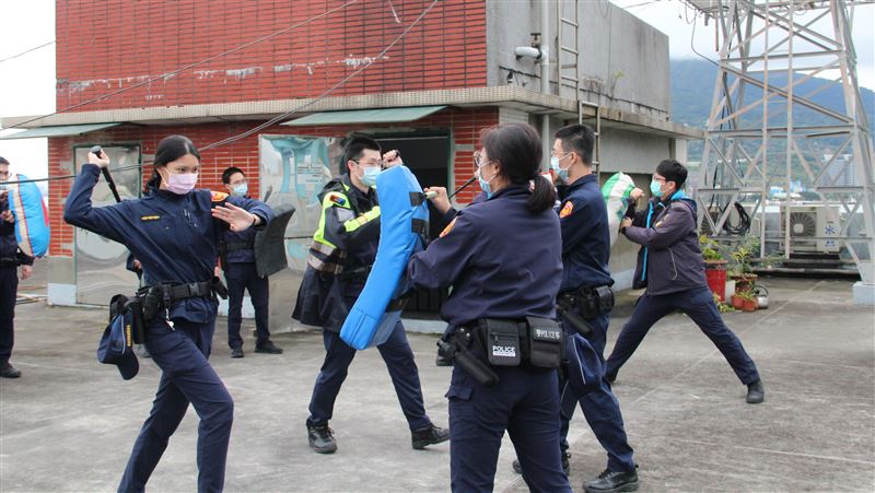 18新血報到！淡水警授課保「三安」