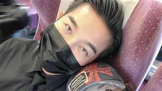 謝承均高鐵緊黏「前妻」曬親密合照