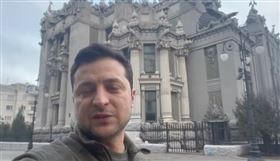 「我需要彈藥不是搭車！」澤倫斯基再現身：沒人會放下武器▲（圖／翻攝自澤倫斯基推特）

