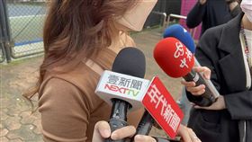 陳姓攝影記者妻子出面受訪，並反控呂佳宜丈夫對她咆哮辱罵。（圖／翻攝畫面）