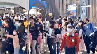 連假首日出遊　數千人湧花蓮海洋公園