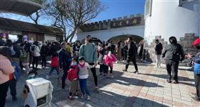 228連假，清境農場遊客人潮爆滿。(圖／翻攝畫面)