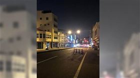 ▲施工地點僅用三角錐圍住，週圍完全沒有警示（圖／翻攝自「台灣颱風論壇」臉書）