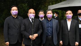 行政院長蘇貞昌27日上午訪視不義遺址「安康接待室。（圖／行政院提供)