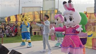 動畫明星來報到「巧虎」快閃新北燈會