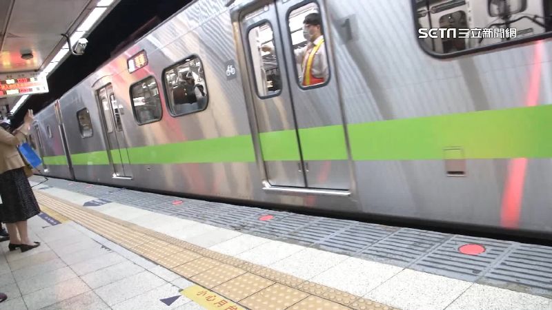 最美區間太長！月台停車標線亂上錯車