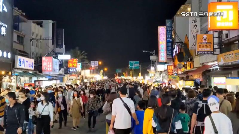 國華街不僅是今年Q1台南觀光人潮全市之冠,房價漲幅也第一名。(圖/三立新聞網)