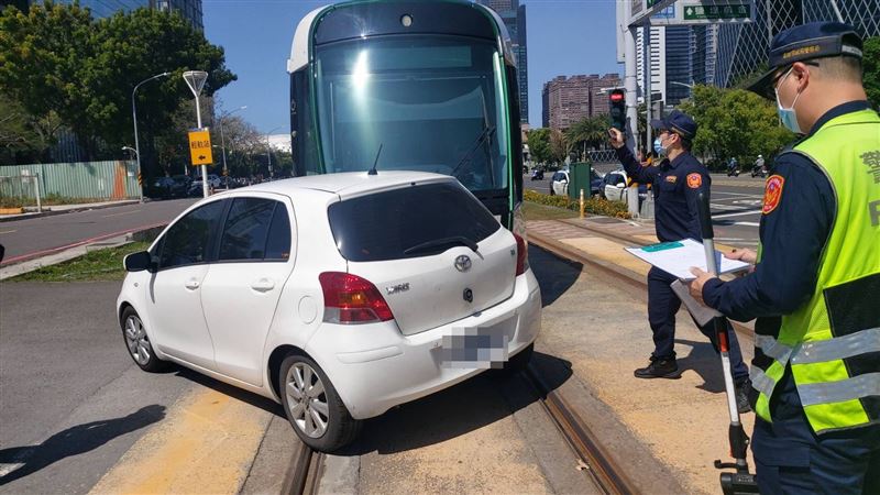 輕軌又撞了！違規駕駛恐遭求償6位數