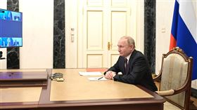 普丁 https://twitter.com/KremlinRussia_E/status/1497265862784339971/photo/1