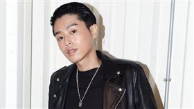 饒舌歌手HOWZ三立新聞網專訪。（記者邱榮吉/攝影）