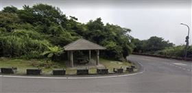 朱女將機車丟在竹子湖路、中湖戰備道口的涼亭後消失。（圖／翻攝自Google地圖）