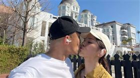 小馬（倪子鈞）跟老婆許書綺。臉書