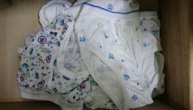 已經20歲，媽媽說穿卡通內褲才不會學壞。（圖／翻攝自Dcard）