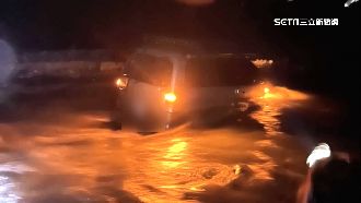 尋野溪溫泉受困　1家5口車輪卡溪床