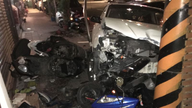 撞髮廊波及7機車！管理員曝肇逃原因