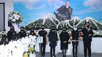 明金成殺青　屈中恆爆哭：這卡太突然