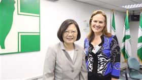 前美國國防部次長傅洛依2015年訪台拜會民進黨主席蔡英文（民進黨提供）