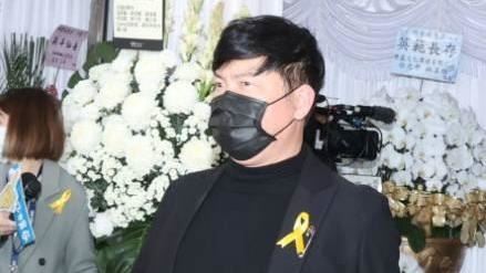 不捨送明金成　曾國城淚珠滑落惹心痛