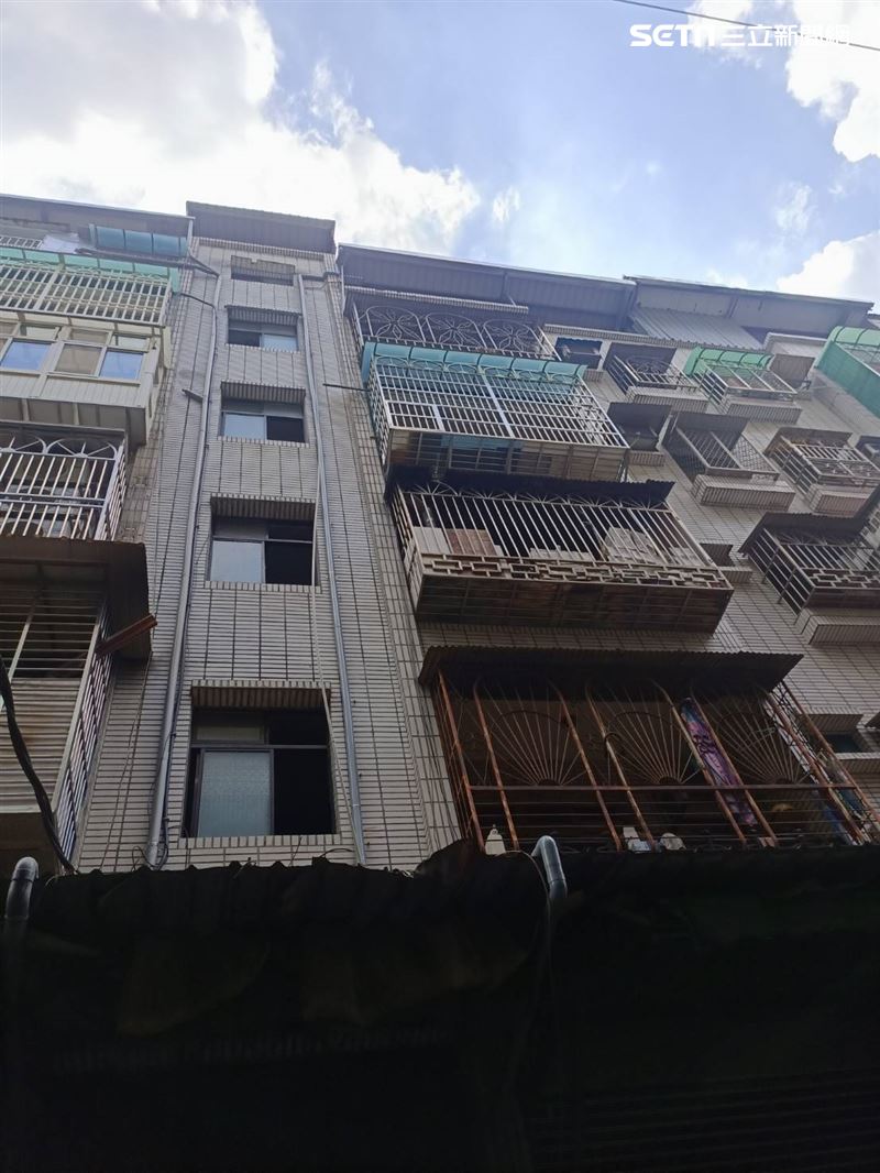 房東整理環境時,赫見頂加處有一具乾屍。(圖/翻攝畫面)