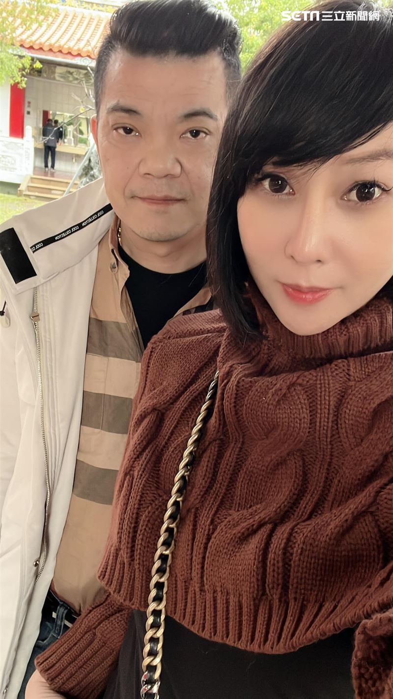 王三郎與邱主任交往半年後，求婚成功，雙方至今感情甜蜜。（圖／翻攝王三郎來了粉絲團）