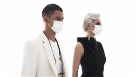 中衛「SIMPLY  WHITE」白色系列口罩。（圖／中衛提供）