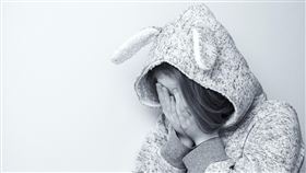 女孩,哭,性侵,家暴(翻攝自 pixabay)