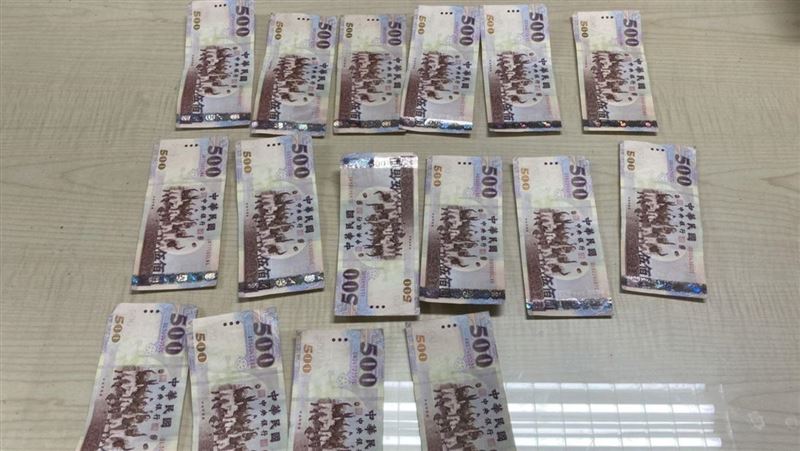 高雄男偷錢買刮刮樂　財神爺一棒打醒