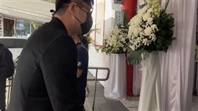 劉至翰親赴明金成告別式。（圖／記者林明柔攝影）