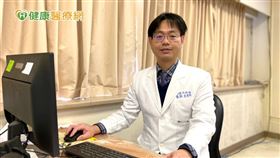 醫師表示，腰背疼痛、下背痛等問題不少見，當休息、藥物、復健都無法改善，或嚴重影響生活品質時，建議將手術納入考慮。