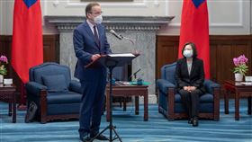 前參謀首長聯席會議主席穆倫、蔡英文（總統府提供）