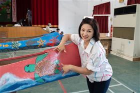 楊貴媚、鍾欣凌和嚴藝文在小琉球體驗造舟課程。（圖／桂田文化藝術基金會提供）