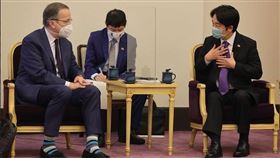 副總統賴清德接見美國總統拜登指派之跨黨派資深代表團。（圖／總統府官網）