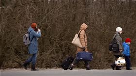 烏克蘭難民撤離到匈牙利（圖／AP授權）