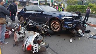 BMW撞10車女慘死　車禍瞬間曝光