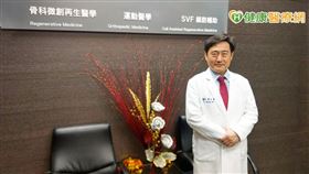 何謂再生醫學？戴念國醫師解釋，人的起源是一顆極微小的受精卵，經過不斷再生演變成完整的人體，因此再生醫學可以說是運用「細胞」的科學，利用其分裂、分化及分泌生長因子能力，來讓受損部位進行再生。