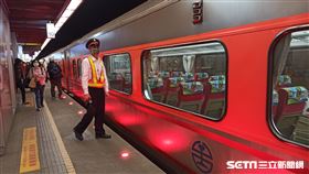 自強號（記者陳弋攝影）