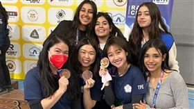 證件妹」吳佳穎和隊友在世界盃射擊團體賽勇奪銅牌。（圖／翻攝自證件妹IG）