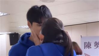 錢薇娟「激吻」王品澔　惹怒蔡尚樺
