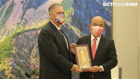 行政院長蘇貞昌今（3）日下午接見美國前國務卿龐培歐一行。（圖／記者盧素梅攝影)