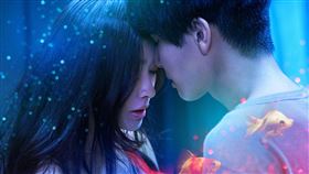 《金魚妻》岩田剛典、篠原涼子。（圖／Netflix提供）