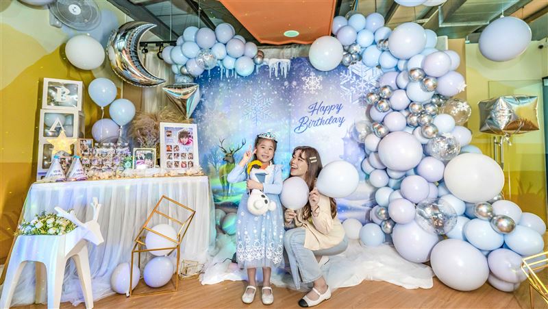 快帶小孩玩！親子餐廳變「冰雪世界」