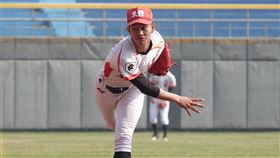 高中木棒聯賽  陽益政後援穩守東體晉8強110學年度高中棒球聯賽（木棒組）第4階段（12強賽）3日開打，台東體中投手陽益政（圖）總計用87球投7.1局，沒被敲出安打，投出6次三振、無失分，終場台東體中以4比1擊敗東石高中，晉級8強，陽益政也拿下個人本屆木棒聯賽首勝。中央社記者謝靜雯攝  111年3月3日