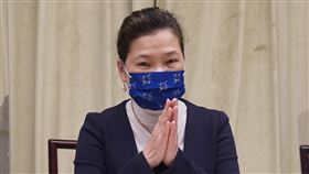 興達電廠人為疏失  王美花雙手合十表歉意興達電廠開關場3日上午發生事故，導致全台大範圍停電，台電初判是人為疏失。經濟部長王美花（圖）為此向行政院長蘇貞昌自請處分，並在晚間的記者會上雙手合十表達歉意。中央社記者徐肇昌攝  111年3月3日