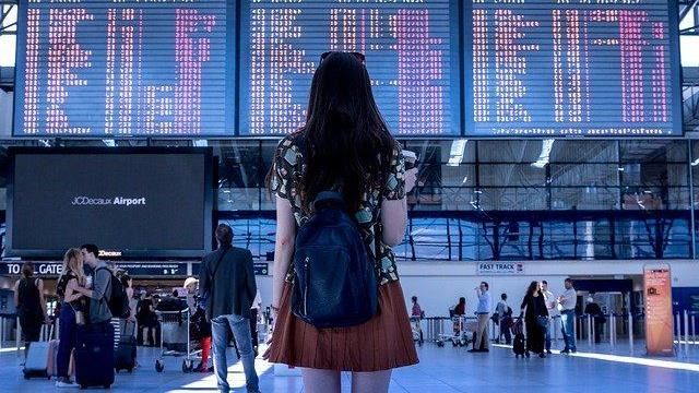 忍兩年終出國！女一下機就染病他鄉亡