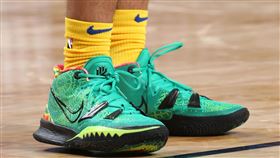 NBA鵜鶘聲援烏克蘭，全隊穿黃色襪子上場（圖／翻攝至Twitter@PelicansNBA）